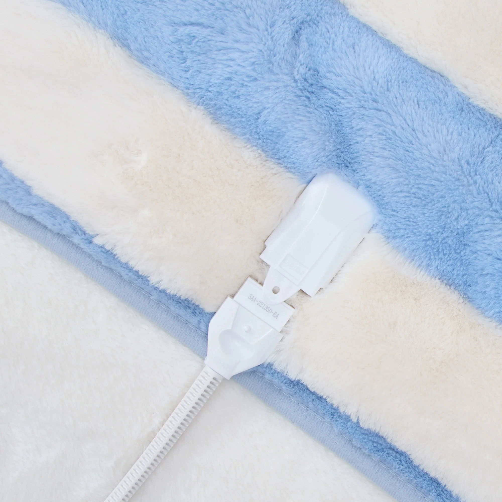 Dreamaker Denver Carved Stripe Faux Fur Heated Throw [180x200cm] (Sky) - Image 6