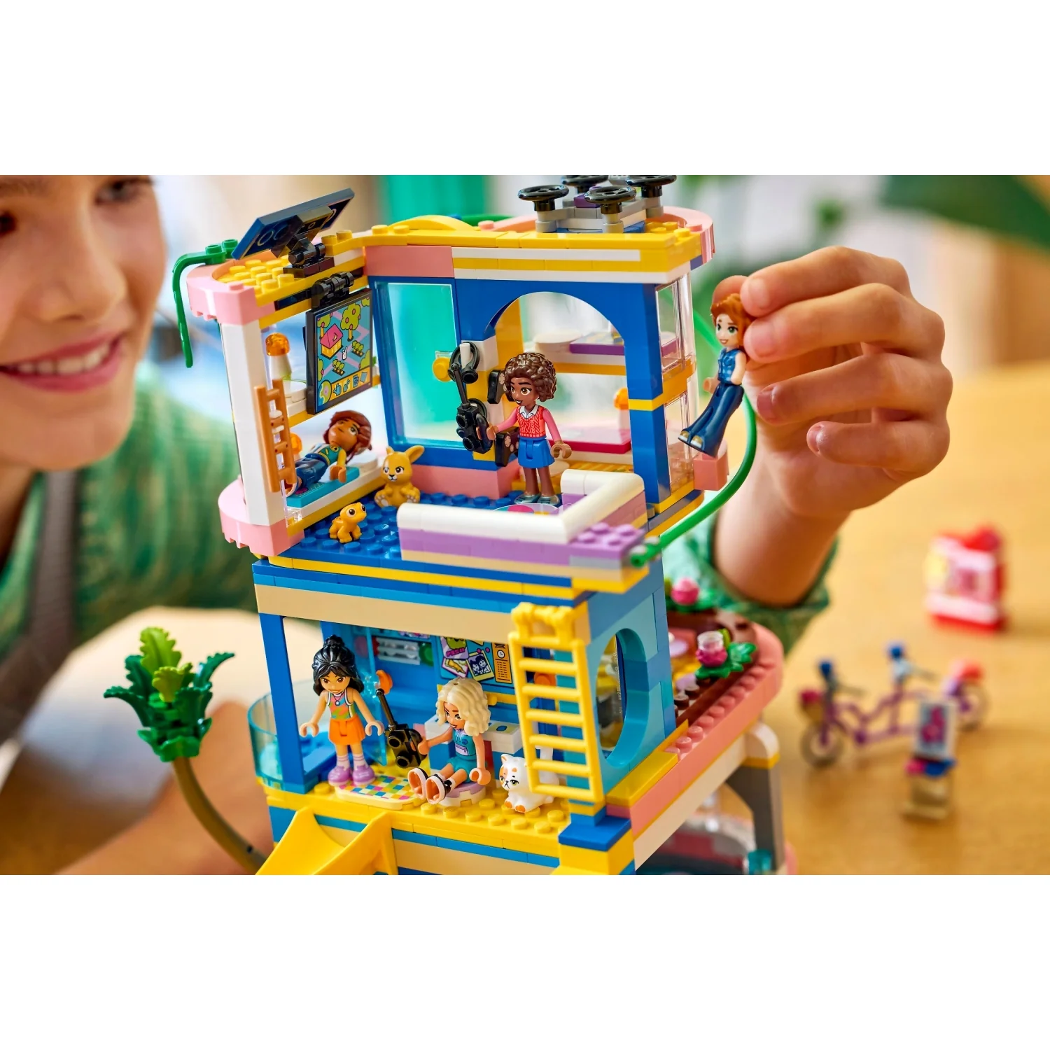 LEGO 42689 Heartlake City Friends Club House - Friends - Image 9