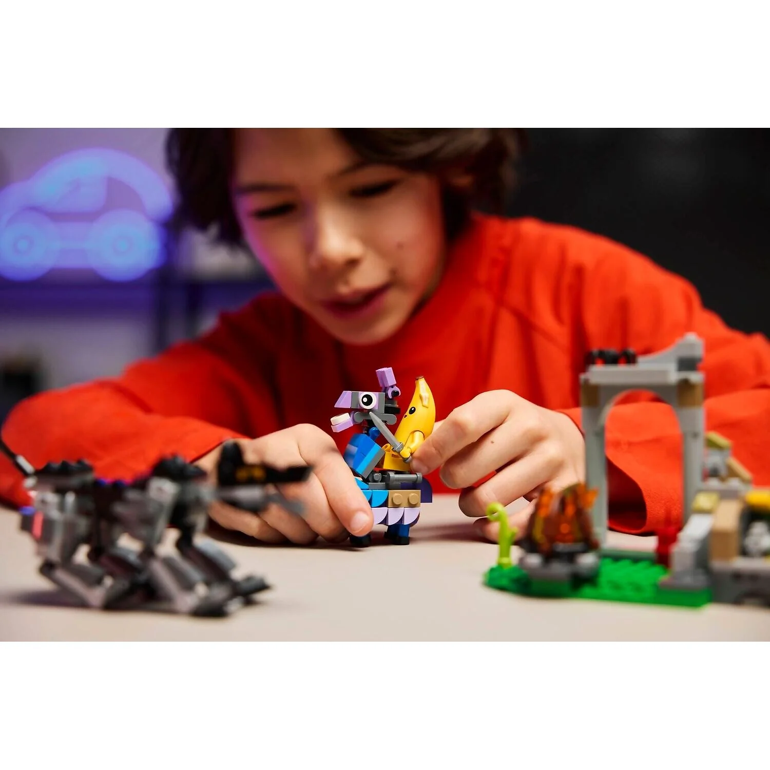 LEGO 77075 Peely & Sparkplugs Camp - Fortnite - Image 3