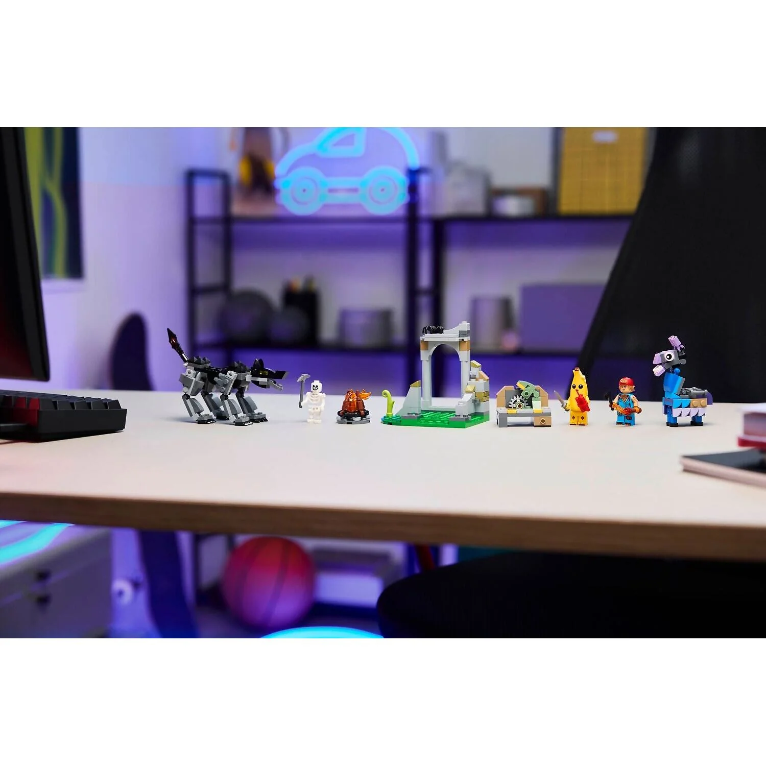 LEGO 77075 Peely & Sparkplugs Camp - Fortnite - Image 5