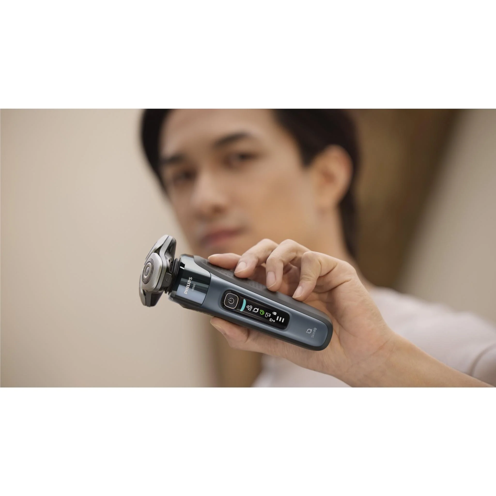 Philips Series i9000 Electric Shaver - Image 7
